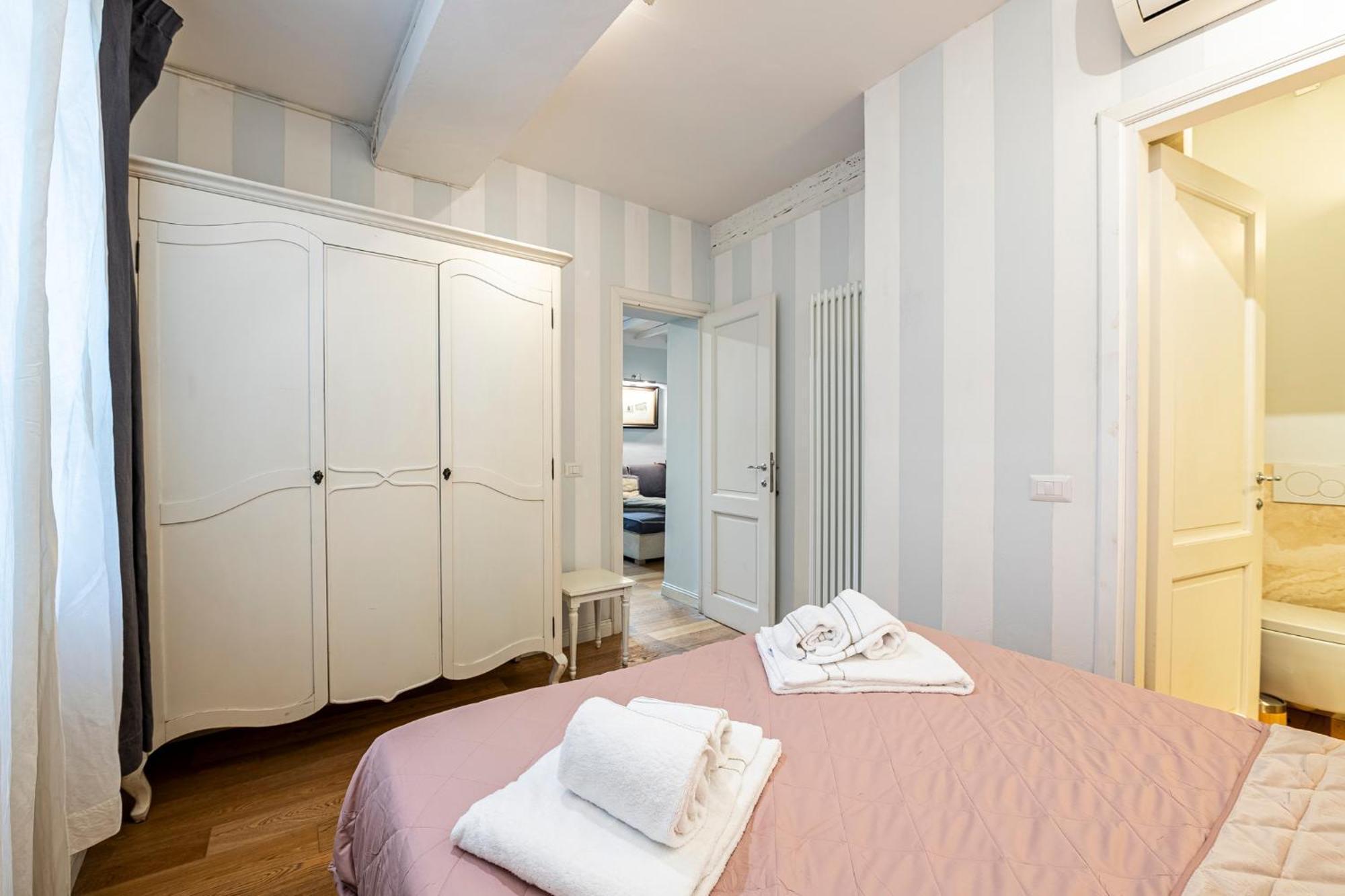 Suite In Pz. Michelangelo: Due Camere Con Due Bagni Флоренция Екстериор снимка